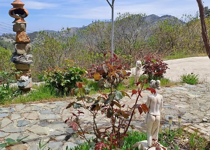 Mountain View 2br House With Garden & Free Parking Ioannis Ylation Saranti 尼科西亚