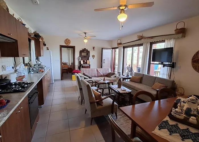 Mountain View 2br House With Garden & Free Parking Ioannis Ylation Saranti * 尼科西亚